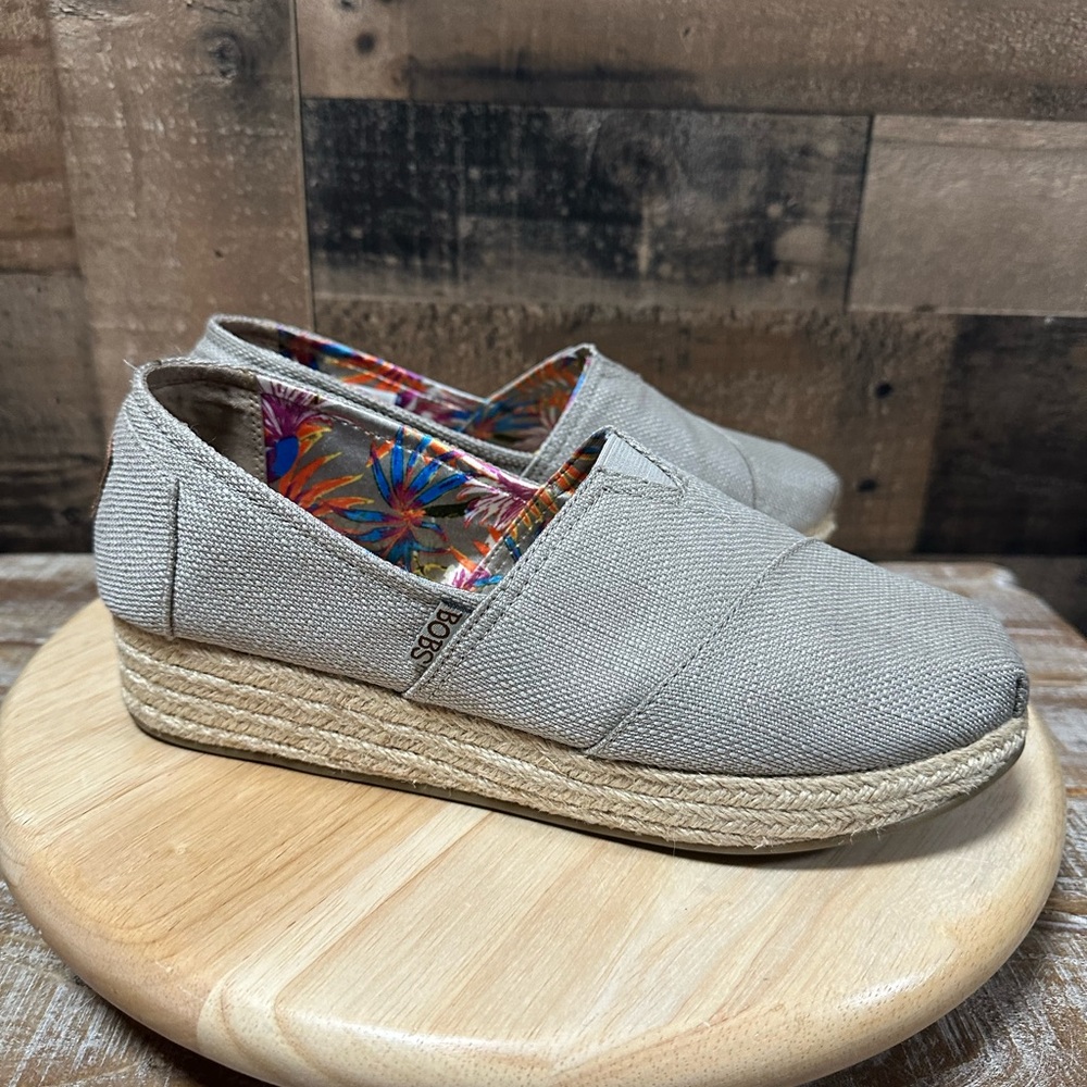 Skechers BOBS Womens Size 10 Taupe Canvas Espadrille Slip On Shoes Wedge